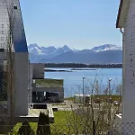 Διαμέρισμα Modern With Garden And View